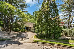 27 Arcadia Dr, Dix Hills, NY 11746 - Photo 7