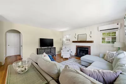 28 Hemlock Lane, Bay Shore, NY 11706 - Photo 5