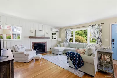 28 Hemlock Lane, Bay Shore, NY 11706 - Photo 3