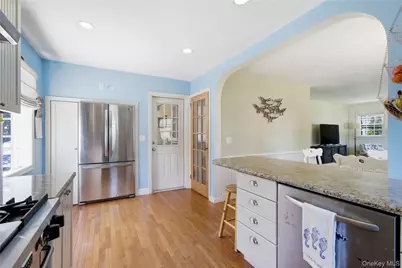 28 Hemlock Lane, Bay Shore, NY 11706 - Photo 13