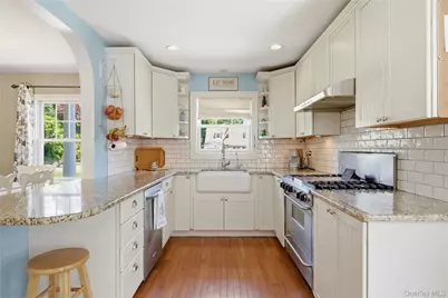 28 Hemlock Lane, Bay Shore, NY 11706 - Photo 11