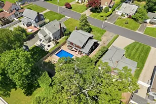28 Hemlock Ln, Bay Shore, NY 11706 - Photo 35