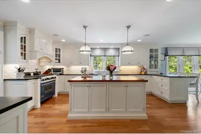 5 Fox Hunt Court, Cold Spring Harbor, NY 11724 - Photo 11