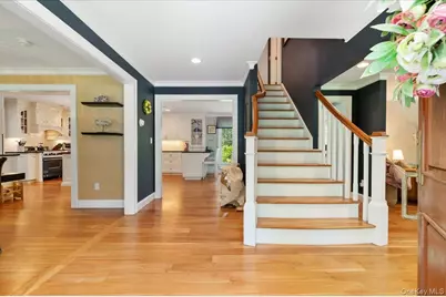 5 Fox Hunt Court, Cold Spring Harbor, NY 11724 - Photo 3