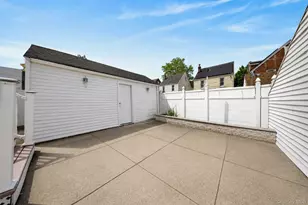 90-06 210th Pl, Queens Village, NY 11428 - Photo 19