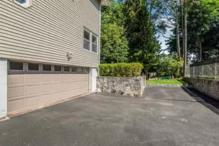 36 Balmoral Cres, White Plains, NY 10607 - Photo 33
