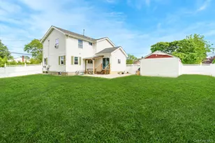 72 Peckham Ave, Islip, NY 11751 - Photo 23
