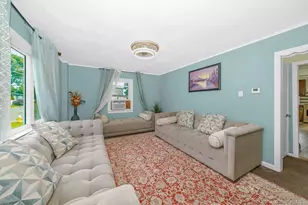 72 Peckham Ave, Islip, NY 11751 - Photo 3