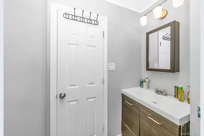72 Peckham Avenue, Islip, NY 11751 - Photo 19