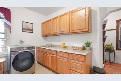 2657 Briggs Avenue, Bronx, NY 10458 - Photo 11