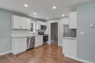 47 Lake Dr, Wyandanch, NY 11798 - Photo 5