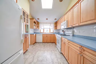 6 Oneida Street, Deer Park, NY 11729 - Photo 7