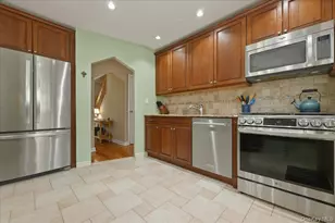 154 Cypress St, Floral Park, NY 11001 - Photo 17