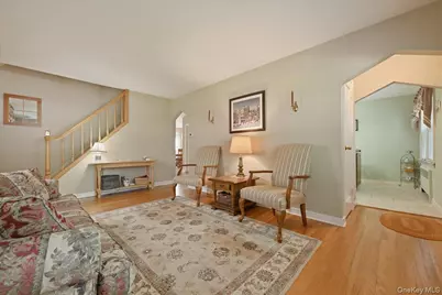 154 Cypress Street, Floral Park, NY 11001 - Photo 5