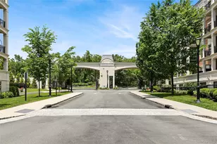 3000 Royal Ct, North Hills, NY 11040 - Photo 7