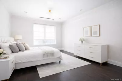 3000 Royal Court #3201, North Hills, NY 11040 - Photo 5