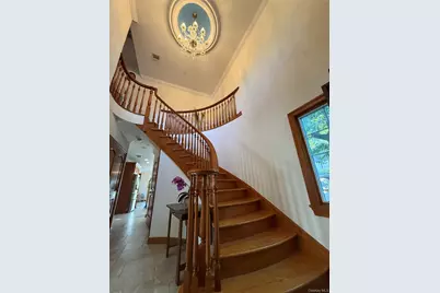 246-12 Cambria Avenue, Little Neck, NY 11362 - Photo 5
