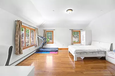 246-12 Cambria Avenue, Little Neck, NY 11362 - Photo 15