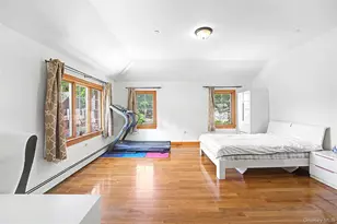 246-12 Cambria Ave, Little Neck, NY 11362 - Photo 15