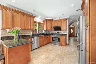 246-12 Cambria Ave, Little Neck, NY 11362 - Photo 13