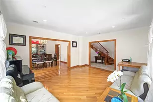 246-12 Cambria Ave, Little Neck, NY 11362 - Photo 9