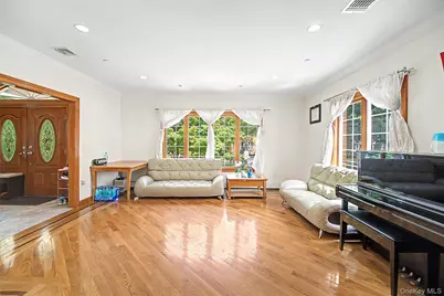 246-12 Cambria Avenue, Little Neck, NY 11362 - Photo 7