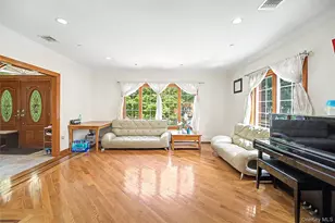 246-12 Cambria Ave, Little Neck, NY 11362 - Photo 7