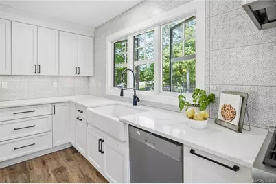 12 Wayne Court, Westhampton, NY 11977 - Photo 9
