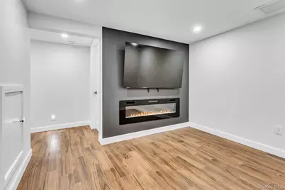1 Coles, Glen Cove, NY 11542 - Photo 17