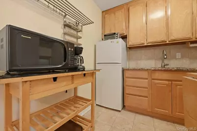 100 Brooklyn Avenue #4V, Freeport, NY 11520 - Photo 13