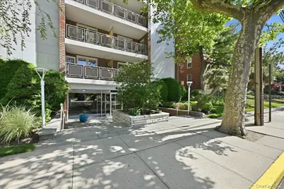 100 Brooklyn Avenue #4V, Freeport, NY 11520 - Photo 1