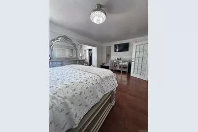 18811 Dunkirk Drive, Saint Albans, NY 11412 - Photo 9