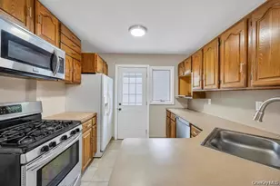 30 A Andover Ln, Hicksville, NY 11801 - Photo 5