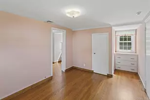 621 Oxford St, Westbury, NY 11590 - Photo 29