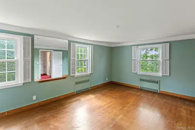 621 Oxford Street, Westbury, NY 11590 - Photo 19