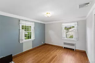 621 Oxford St, Westbury, NY 11590 - Photo 27