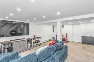 178 Guildford Ct, West Hempstead, NY 11552 - Photo 15