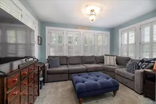 1 Schuyler Ave, Rockville Centre, NY 11570 - Photo 17