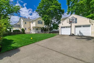 1 Schuyler Avenue, Rockville Centre, NY 11570 - Photo 5