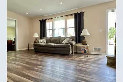 7 Mindy Lane, Westbury, NY 11590 - Photo 3