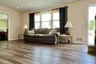 7 Mindy Ln, Westbury, NY 11590 - Photo 3