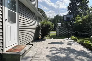 7 Mindy Ln, Westbury, NY 11590 - Photo 15