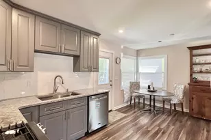 7 Mindy Ln, Westbury, NY 11590 - Photo 9