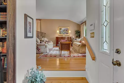 19 Cottage Court, Huntington Station, NY 11746 - Photo 3