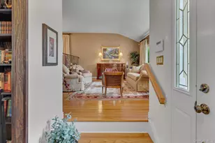 19 Cottage Ct, Huntington Station, NY 11746 - Photo 3