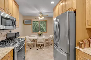 19 Cottage Ct, Huntington Station, NY 11746 - Photo 9