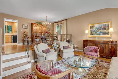 19 Cottage Court, Huntington Station, NY 11746 - Photo 5