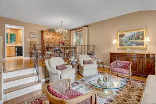 19 Cottage Ct, Huntington Station, NY 11746 - Photo 5