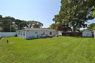 77 South Bicycle Path, Selden, NY 11784 - Photo 27