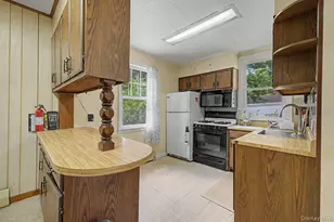 121 Putnam Dr, Carmel, NY 10512 - Photo 11